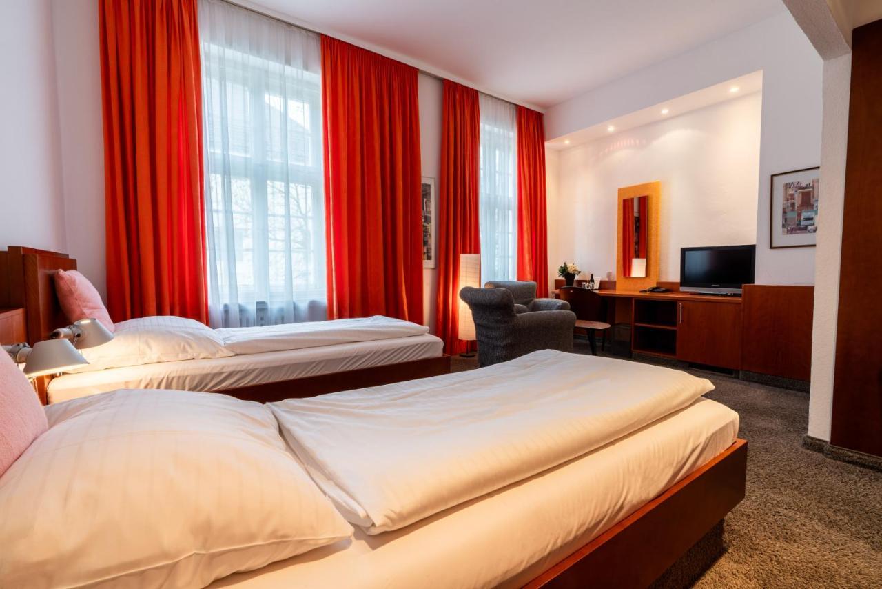Carlton Hotel 3*